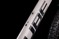 Cube Access WS Race 2022 -Mountainbike Geschäft cube access ws race oatgrey n raspberry 85292 85293 09